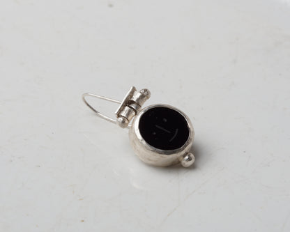 Face 404 monoearring