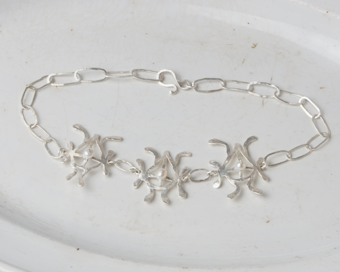 Openwork neklace