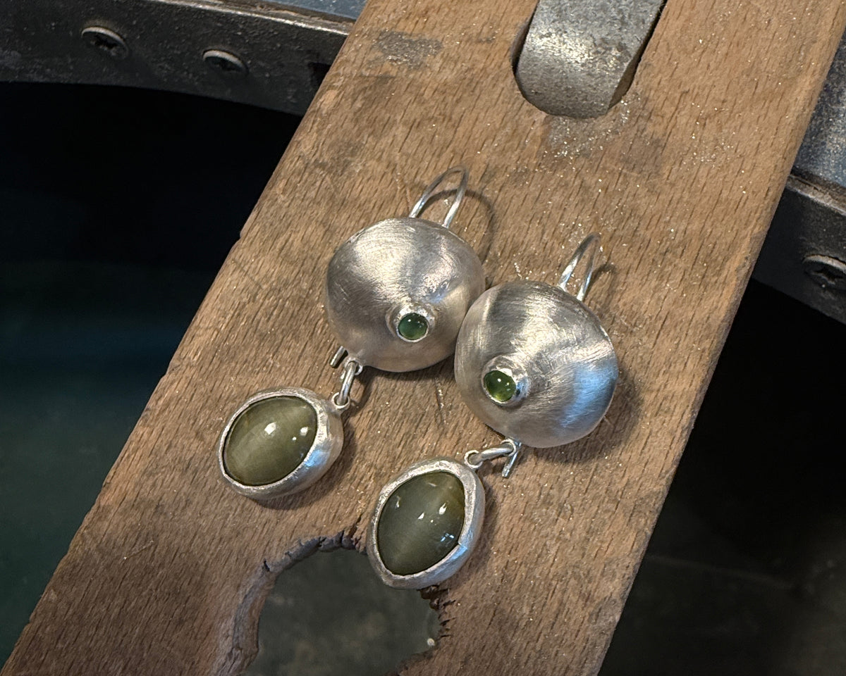 Verdan eye earrings